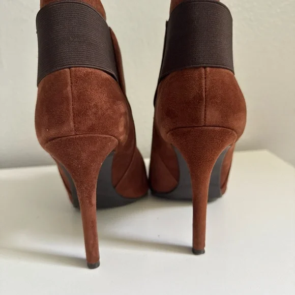 Guess Elegant Brown Suede Ankle Boots - Picture 4 of 14